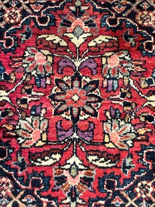 lot 35 image: Beautiful Vintage Rug