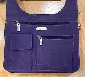 lot 37 image: Baggallini Handbag with Attachable Wallet