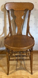 lot 42 image: Antique Wooden Chair