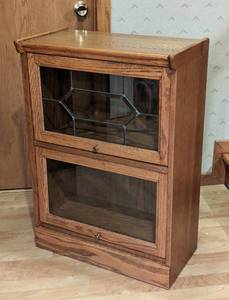 lot 24A image: Petite Barrister Bookcase with Leaded Glass Door Front