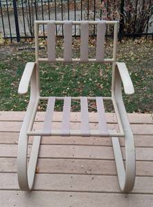 lot 26 image: Beige Patio Chair