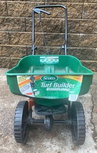 lot 142 image: Scotts Turf Builder Spreader