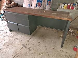 lot 14 image: Office Desk