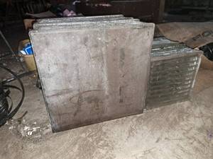 lot 25 image: Lot of (4) Glass Blocks