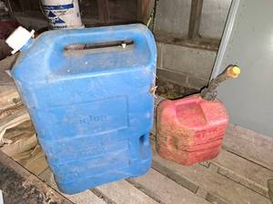 lot 32 image: 6-Gallon Water Can, Plastic Gas Can
