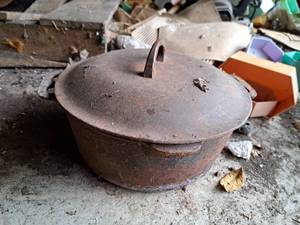 lot 41 image: Cast Iron Pot with Lid