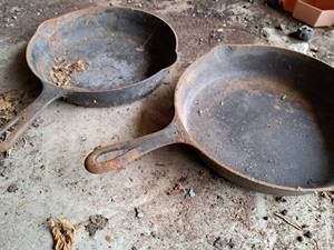 lot 42 image: Lot of (2) Cast Iron Skillets