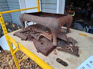 lot 49 image: Montgomery Ward Juniper Windsor Cast Iron Stove