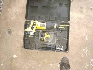 lot 52 image: DeWalt DC385 Variable Speed-speed 18V Reciprocating Saw with (2) Batteries, Case