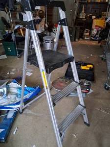 lot 54 image: Gorilla Ladders AS-3 Commercial Step Stool