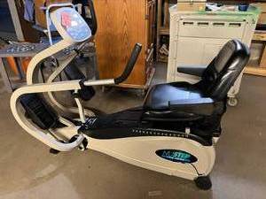 lot 7 image: MSRP $8500 NuStep TRS4000 Recumbent Cross Trainer - These are dearly loved by most users - A 5Star Rating - Everything Works Great Housing has a few cracks & breaks - does not affect operation