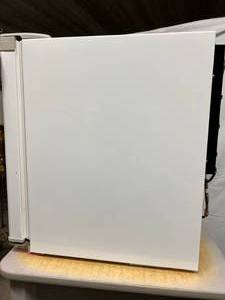 lot 8 image: Haier HSE02WNAWW Compact Refrigerator - Great Working Condition  Very Clean Inside - Like New