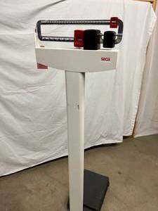 lot 11 image: MSRP $300 Seca 700 Mechanical Column 400lb Capacity Patient Balance Beam Scale With Eye-Level Mechanics & Measuring Rod - Great Working Condition