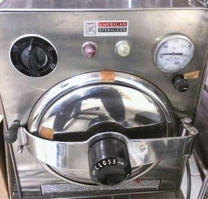 lot 35 image: Amsco Dynaclave 576A Medical Autoclave Benchtop Medical Instrument Steam Sterilizer - Good Working Condition - Comes With 1 Tray - One Just Sold Online For $800