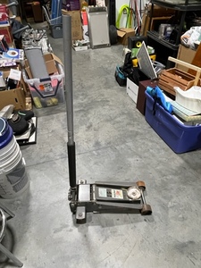Hydraulic Floor Jack