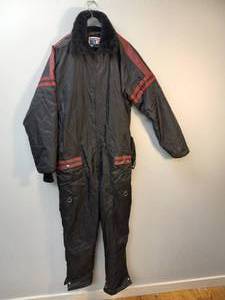 lot 31 image: SIZE MEDIUM SNOWMOBILE COVERALL SUITE