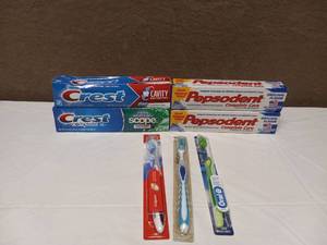 lot 51 image: (4) TOOTHPASTE AND (3) TOOTHBRUSHES