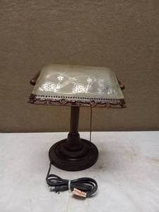 lot 79 image: BRONZE FLORAL GLASS SHADE TABLE  DESK LAMP