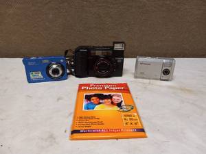 lot 87 image: (3) CAMERAS