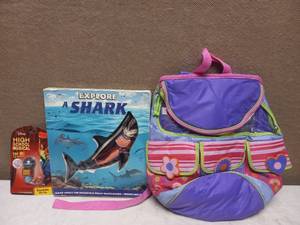 lot 98 image: EXPLORE A SHARK BOOK & BACKPACK