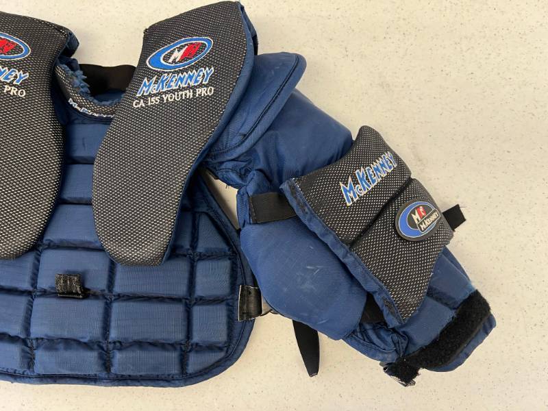 Used McKenny CA 155 Goalie Protective Chest Plate Yth Pro