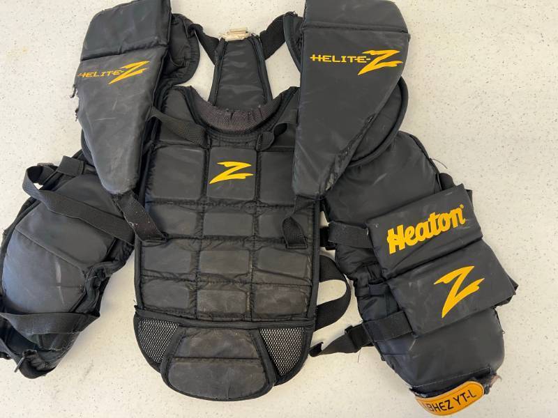 Used Heaton Z Goalie Protective Chest Plate Yth