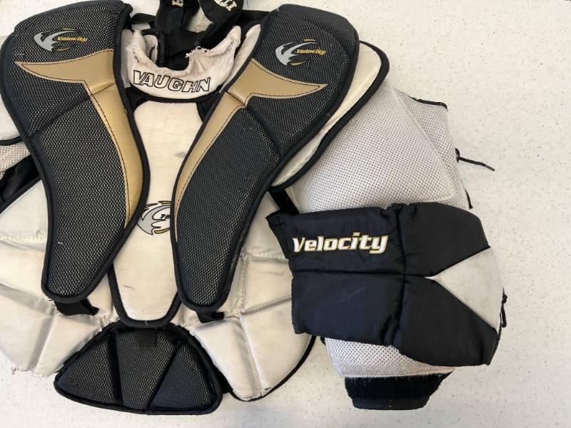 Used  Vaughn Velocity 7200 Goalie Protective Chest Plate Jr