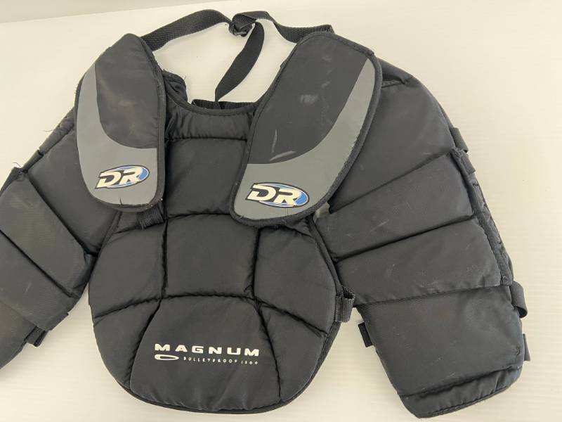 Used DR Magnum  Goalie Protective Chest Plate Yth S-M
