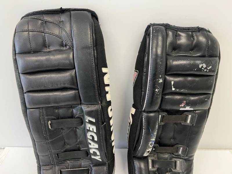 Vaughn Non-Matching Vintage Goalie Pads 122 120