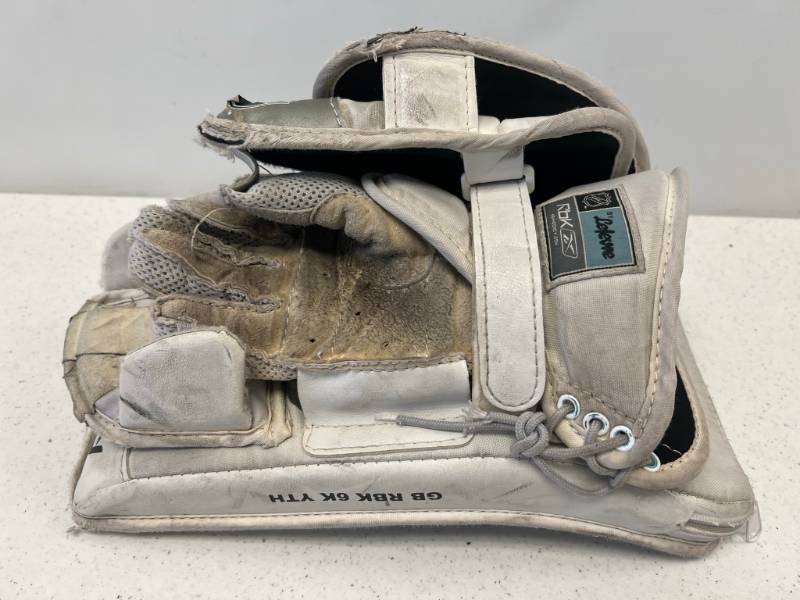 Used Reebok Goalie Blocker 6K Yth