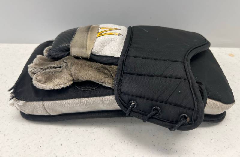 Used Heaton Helite-2 Goalie Blocker Yth