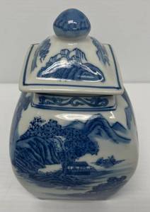 Ornate Blue & White Vintage Ginger Jar With Lid 8 T x 4 12 W