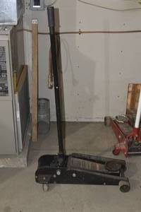 lot 107 image: CRAFTSMAN 3.5 TON HYDRAULIC FLOOR JACK