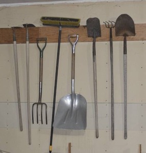 lot 113 image: HAND TOOLS