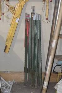 lot 117 image: T POSTS
