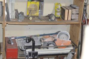 lot 121 image: 2 SHELF CONTENTS TILE, CUTTING