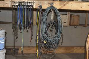lot 124 image: BUNGIE STRAPS AND ELECTRICAL CORDS