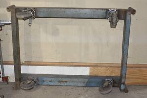 lot 125 image: METAL CASTOR BASE
