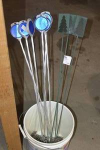 lot 131 image: TRACTOR TIRE CHAINS, REFLECTOR AND PINE TREE DECOR STAKES