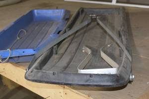 lot 137 image: SLEDS