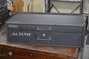 lot 142 image: 2 DRAWER TOOL CHEST WITH CONTENTS