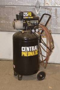 lot 14 image: CENTRAL PNEUMATIC 21 GALLON AIR COMPRESSOR MODEL 61454