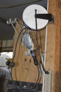 lot 91 image: 30 FOOT RETRACTABLE TROUBLE LIGHT