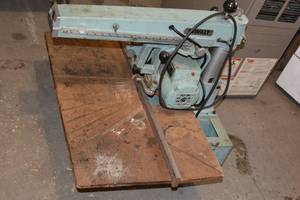 lot 83 image: VINTAGE DEWALT RADIAL ARM SAW