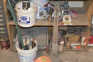 lot 154 image: CONTENTS OF 2 LOWER SHELVES