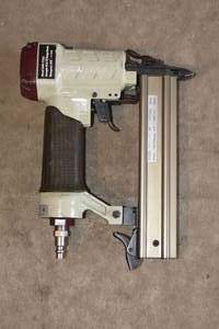 lot 64 image: TOOL SHOP 1819 GUAGE BRAD NAILER