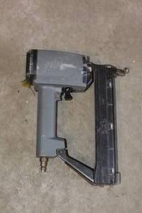 lot 62 image: PNEUMATIC STAPLER