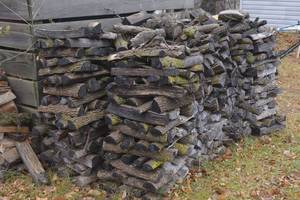 lot 17 image: DRY FIREWOOD CUT & SPLIT
