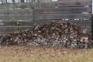 lot 18 image: DRY FIREWOOD CUT & SPLIT