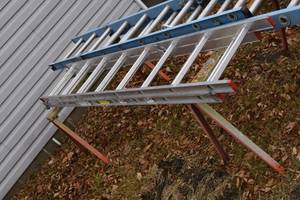 lot 19 image: 16 FOOT TYPE III ALUMINUM D-RUNG EXTENSION LADDER